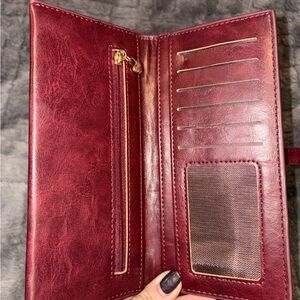 NWOT Elegant + Slim Burgundy Wallet